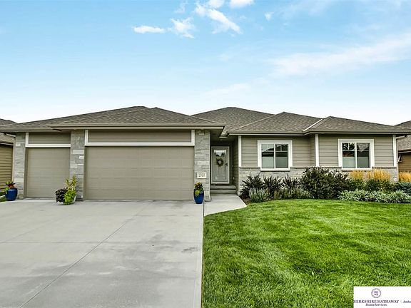 3rd image of 2707 N 190th St