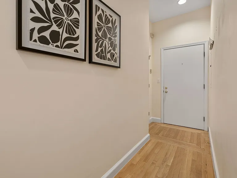 2 Clarendon St #302 — Photo 18