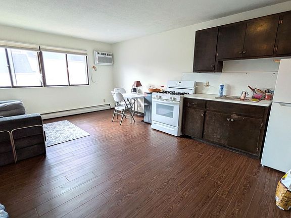 4th image of 615 Ontario St SE APT 9
