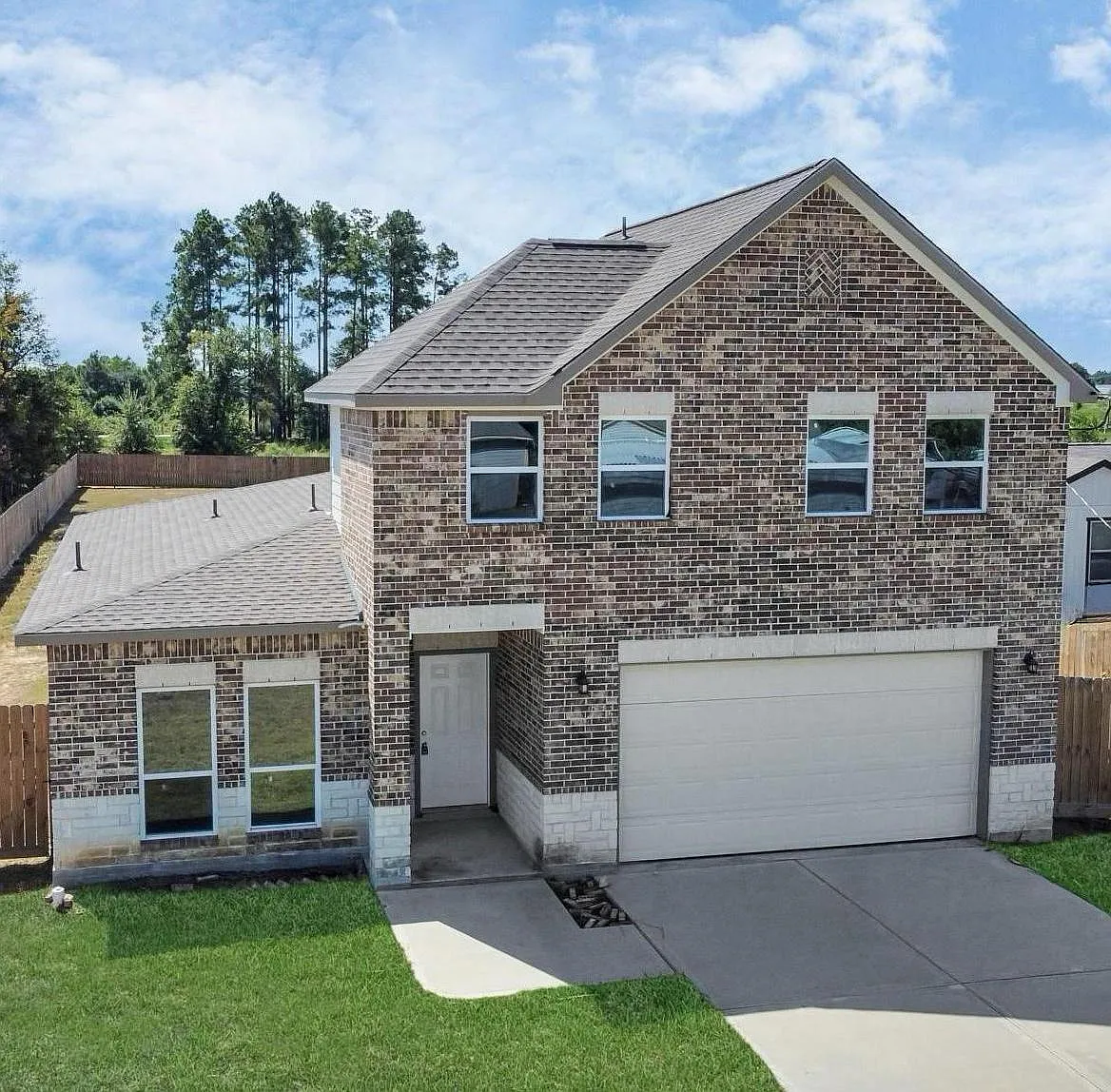 3 bed, 2.5 bath, 2278 sqft, $2,000 — Photo 1