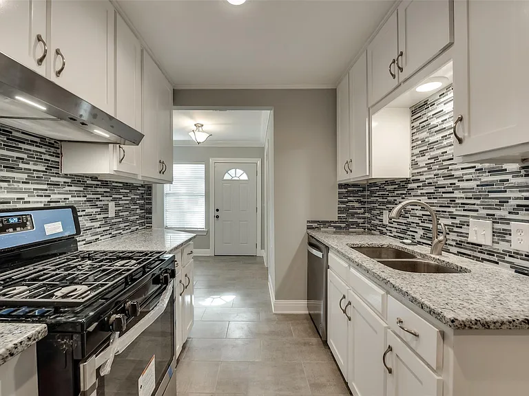 6425 Locke Ave — Photo 7