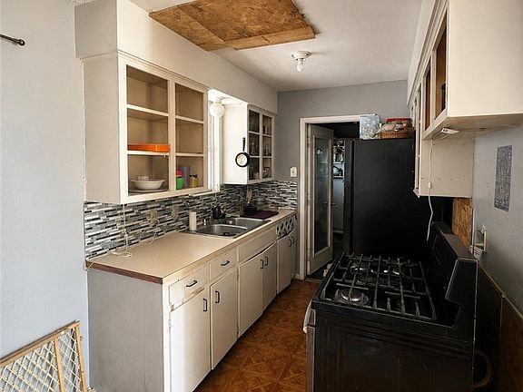 4th image of 4826 Prescott St