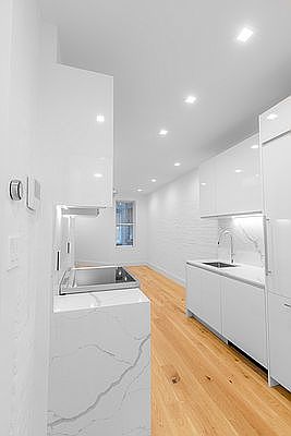 2nd image of 543 Bergen St #5
