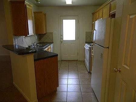 5th image of 1404 Nicholas Cir APT A