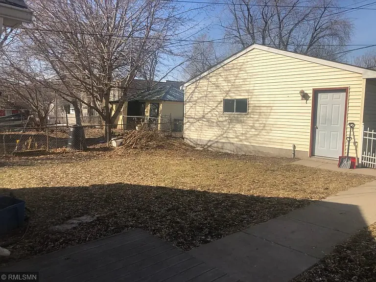415 Thomas Ave — Photo 12