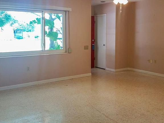 5th image of 15573 Bedford Cir W