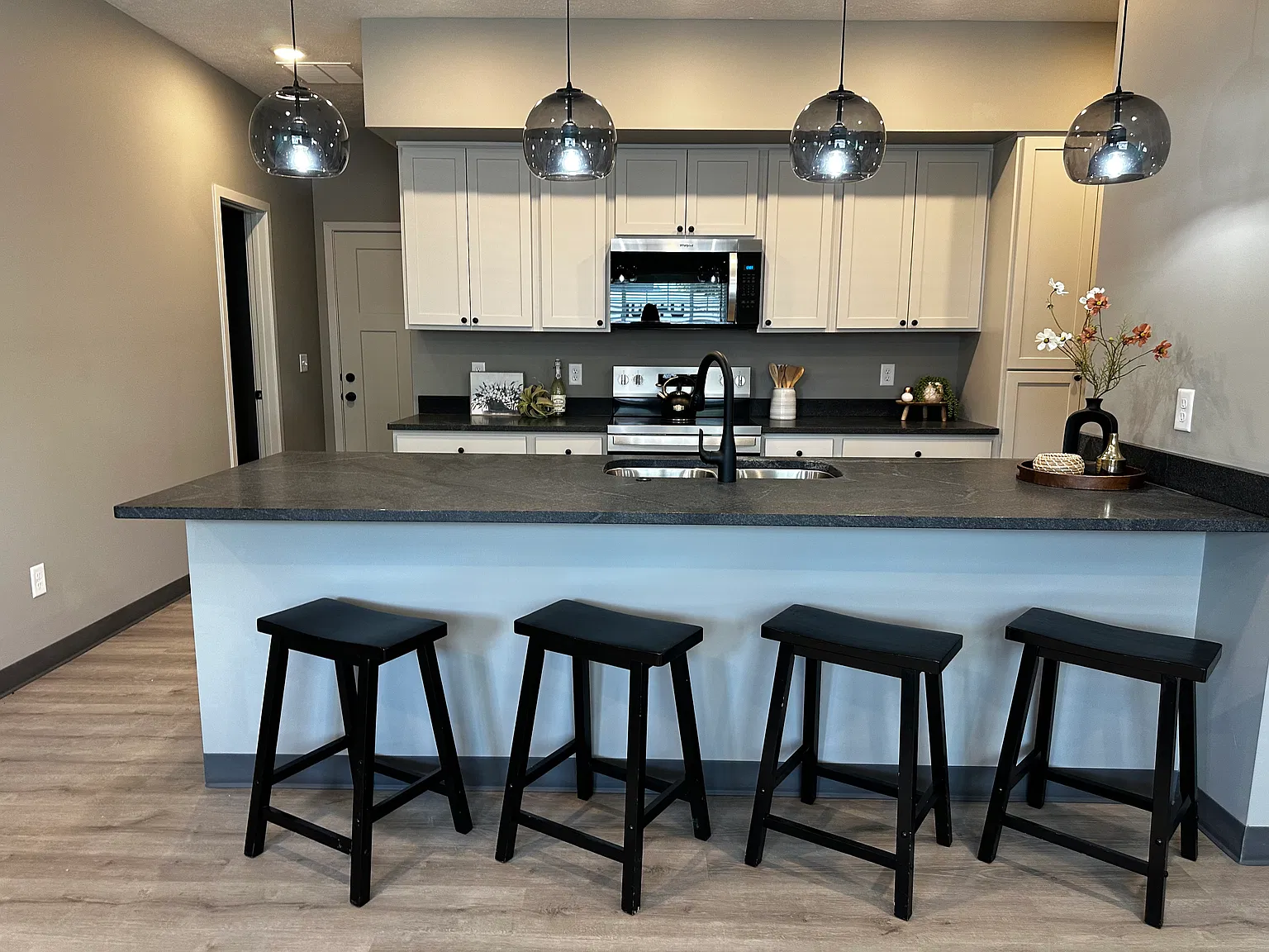 4 bed, 2200 sqft, $2,795 — Photo 4