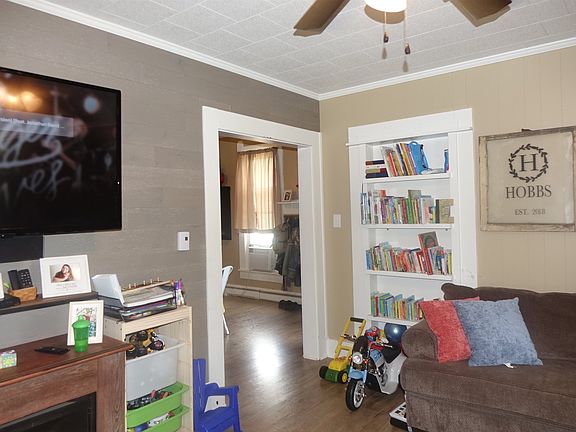 4th image of 104 E Branson St