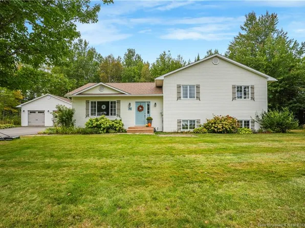 50 Mooney Ave, Lincoln, NB E3B 9V9