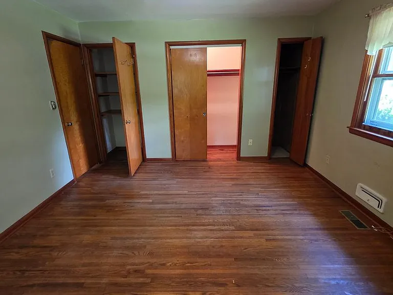 925 Sunset Dr — Photo 3