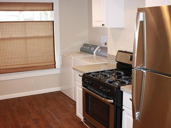5th image of 1030 23rd St APT 2