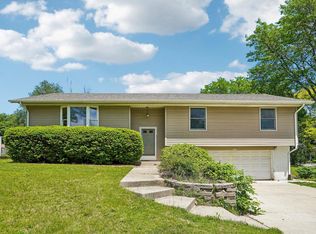 6902 Donna Dr, Middleton, WI 53562