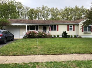 35 Brookside Dr, Howell, NJ 07731