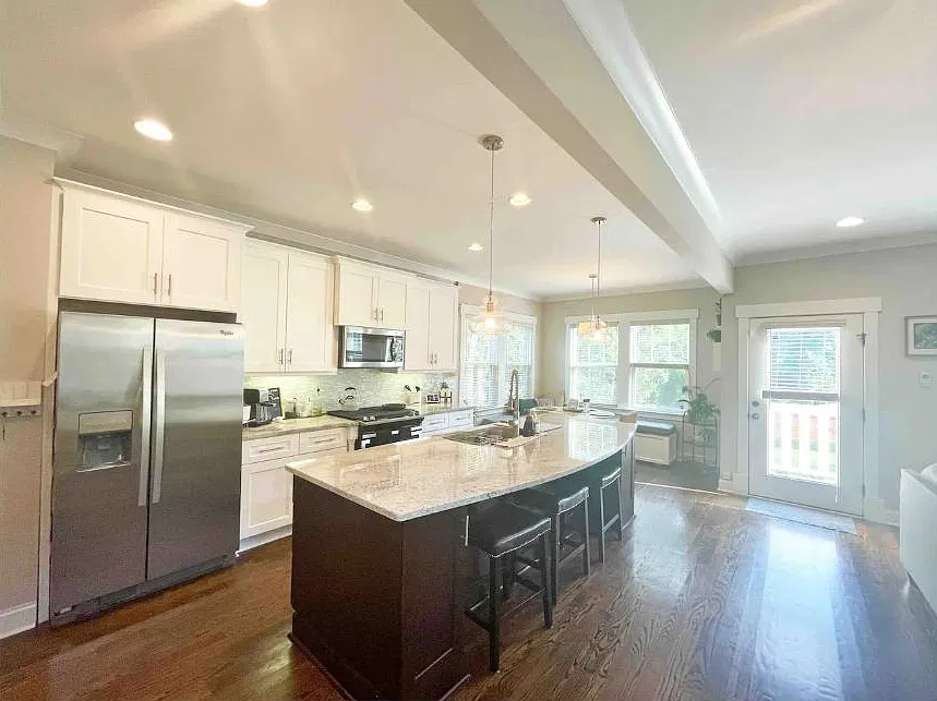 4 bed, 2100 sqft, $4,050 — Photo 2