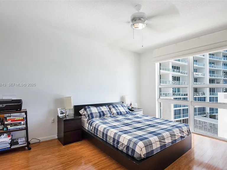 2000 N Bayshore Dr #626 — Photo 9