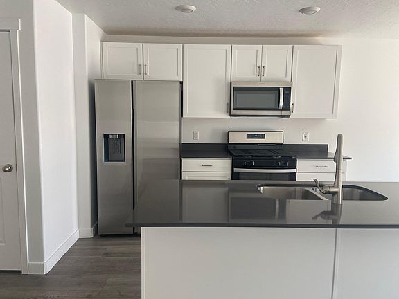 3rd image of 536 Helmsman Ln #536