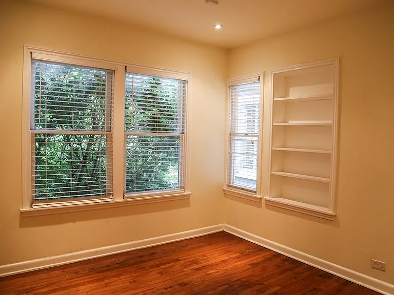 135 Tuxedo Ave — Photo 15