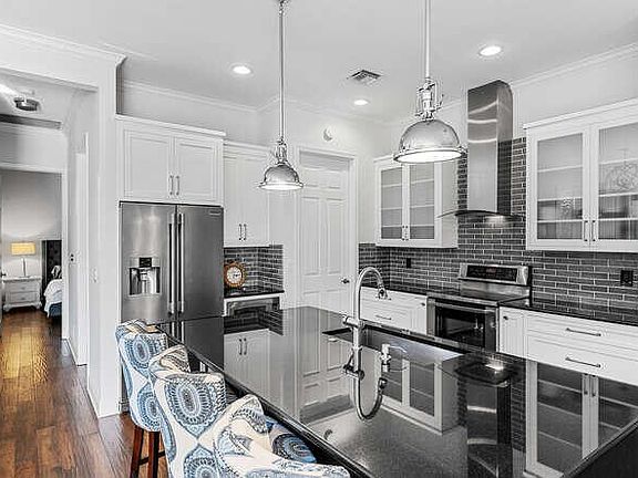 5th image of 2721 Twin Oaks Way
