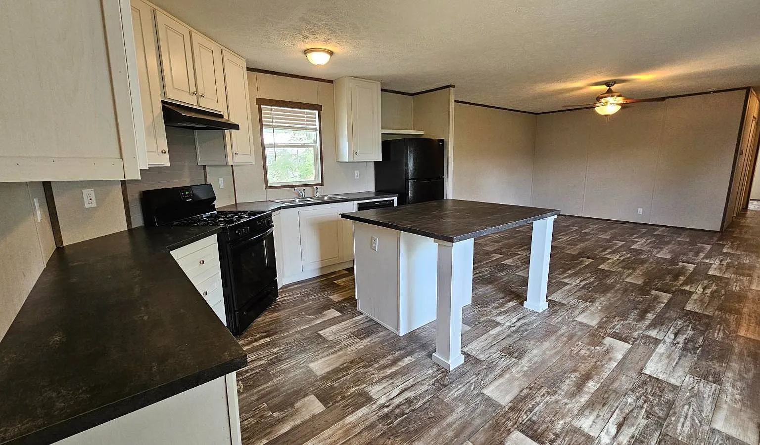 3 bed, 2.0 bath, 1152 sqft, $995 — Photo 1