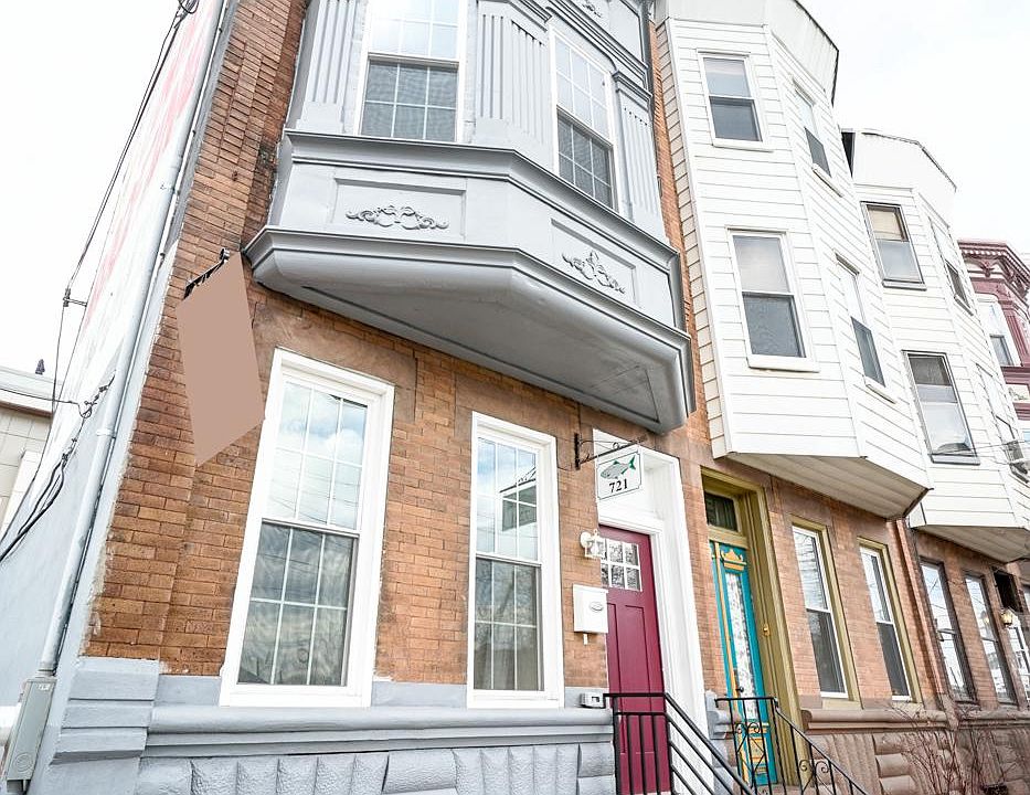 1st image of 721 E Girard Ave