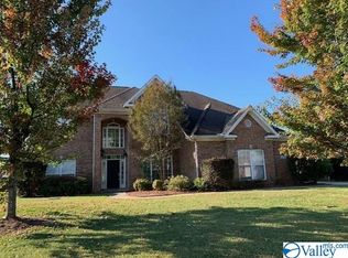 110 Summer Trace Ln, Madison, AL 35757