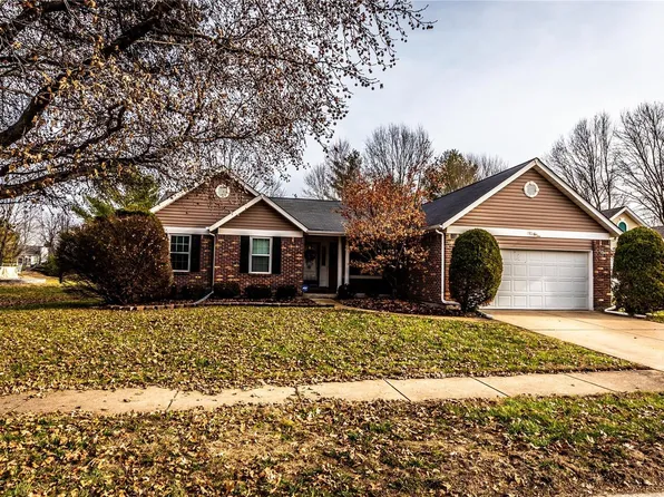 813 Keeneland Rd, Florissant, MO 63034
