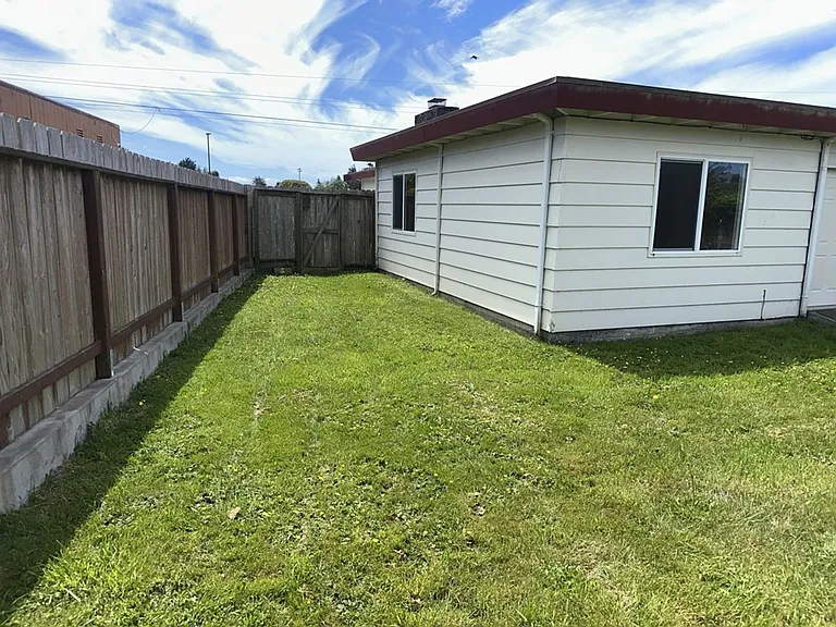 1640 Stromberg Ave — Photo 32