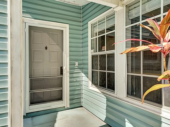 3rd image of 3809 Island Club Cir