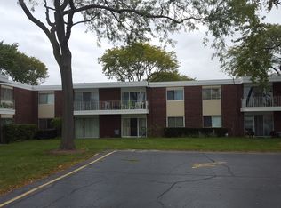 100 Deborah Ln APT A2, Wheeling, IL 60090