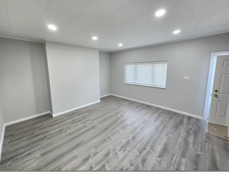 247 Maryland Ave — Photo 2