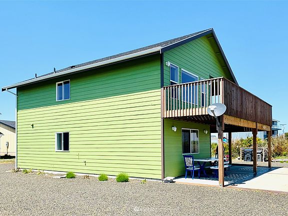 2nd image of 1429 E Ocean Shores Blvd SW