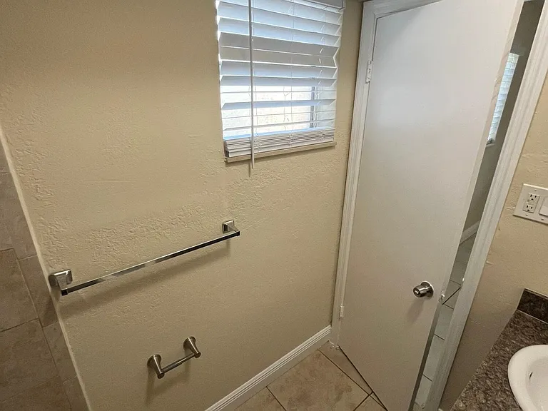 1370 NE 119th St #137008 — Photo 51