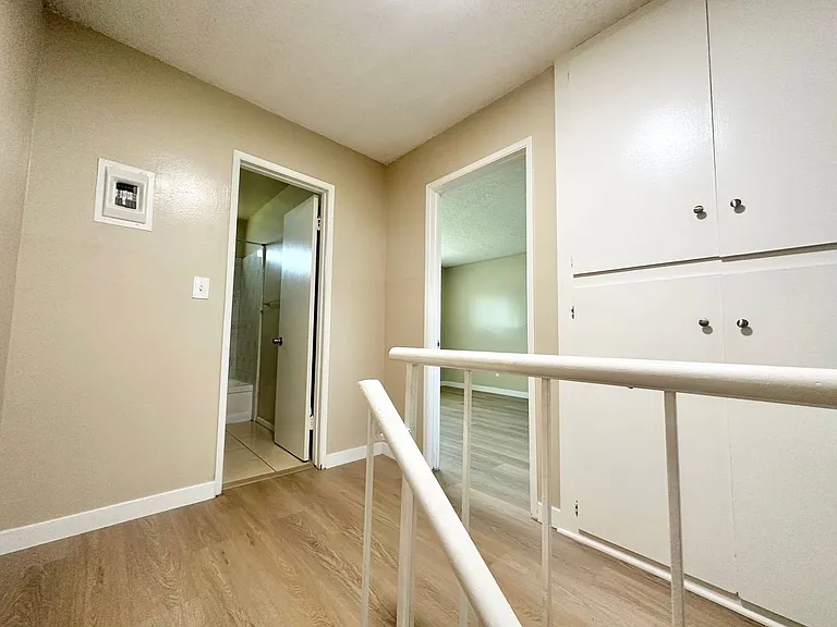 Huntington Clay Apartments — Photo 11