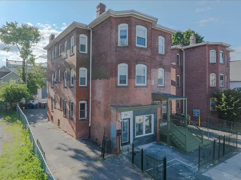 785-787 Broad St #1 — Photo 14