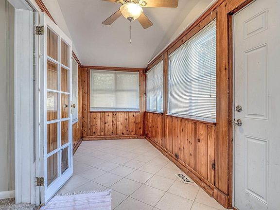 3rd image of 518 Spruce Ave