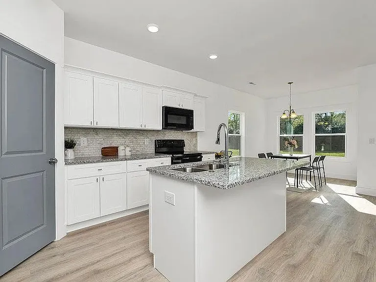 206 Essex Dr — Photo 11