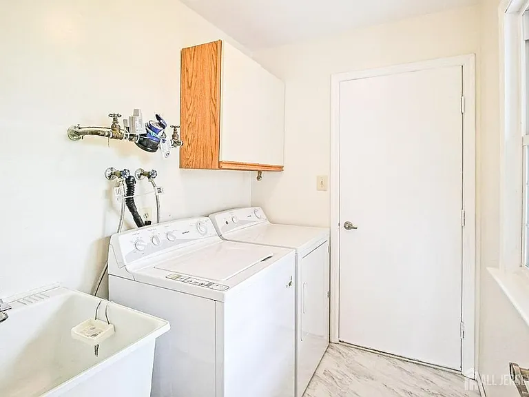 2 Bristol Ct — Photo 17