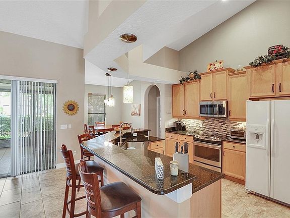 3rd image of 815 Blairmont Ln