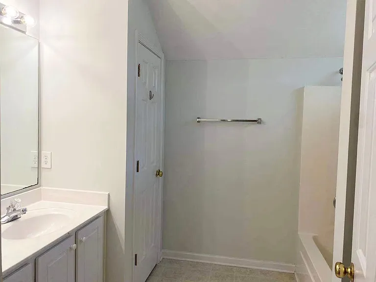216 Barclay Dr — Photo 12