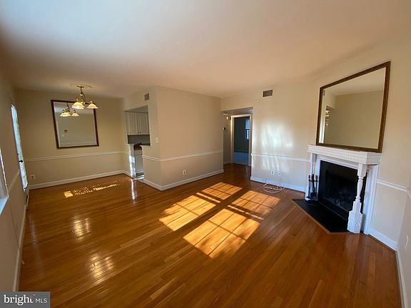 5th image of 1117 N Pitt St APT 2C