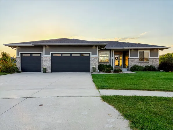 2515 NW Ridgewood Dr, Grimes, IA 50111