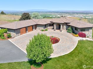 1041 Red Sky Dr, Yakima, WA 98903