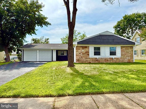 2nd image of 15 Garrett Ln