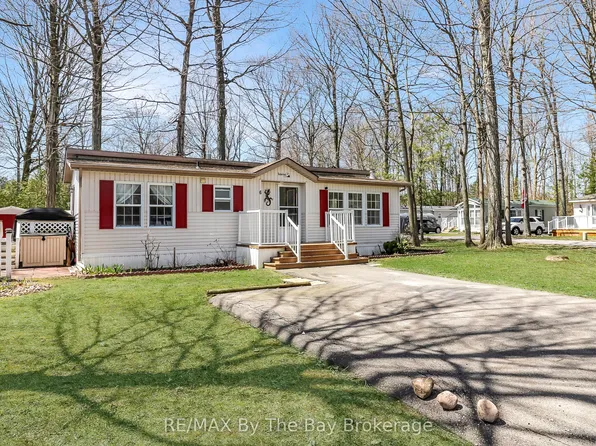 6 Pacific Ave, Wasaga Beach, ON L9Z 3A8