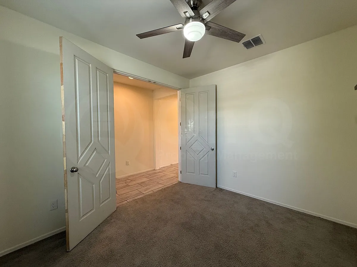 4 bed, 2.5 bath, 2395 sqft, $2,199 — Photo 2