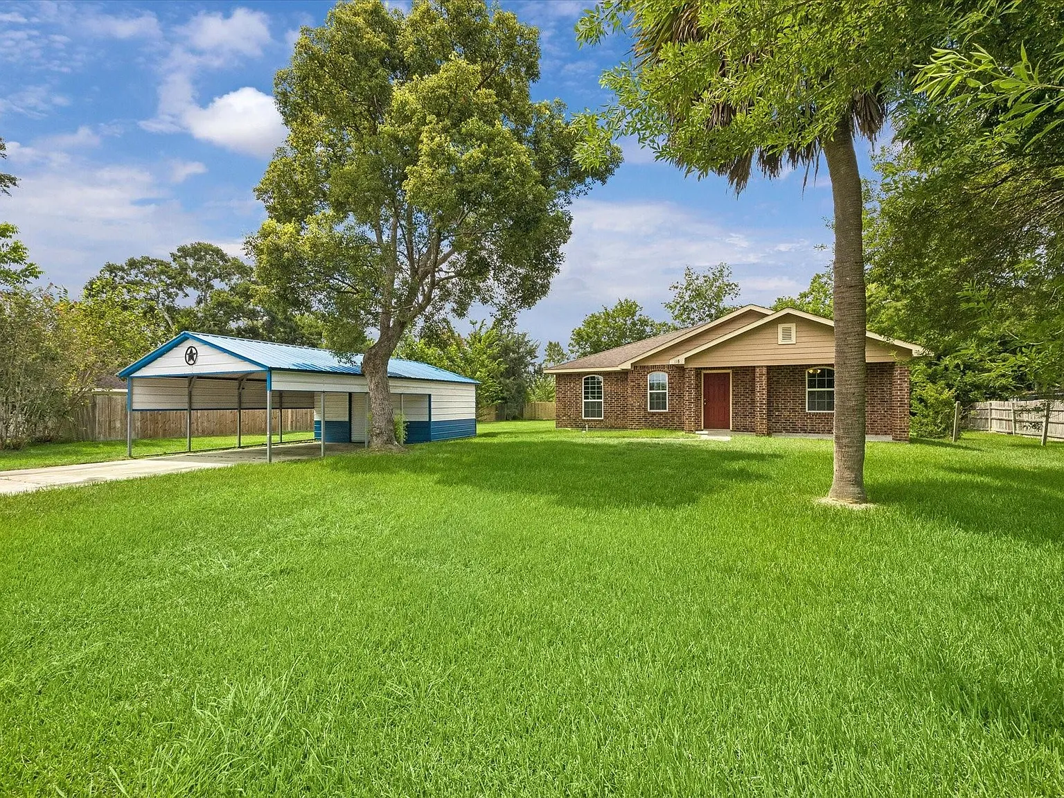 4 bed, 2.0 bath, 1576 sqft, $2,075 — Photo 2