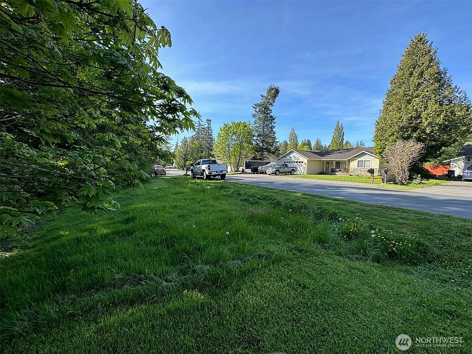 1st image of 10 Skeena Way