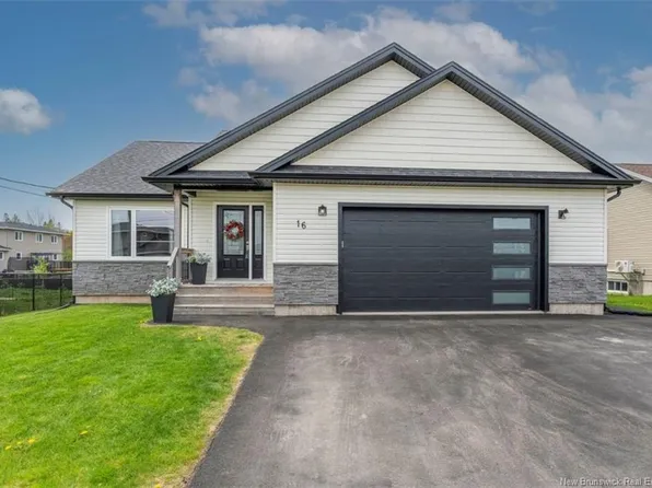 16 Pebble Creek Way, Moncton, NB E1E 0C8