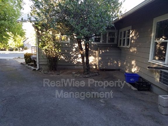 5th image of 720 Siskiyou Blvd