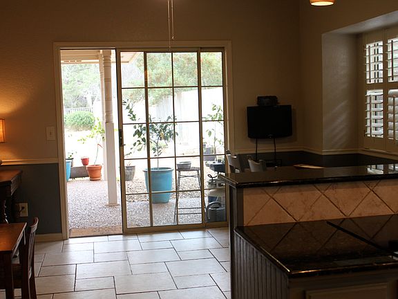 Kitchen/ Breakfast Room